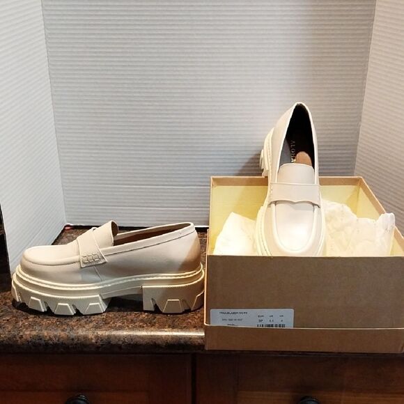 ALOHAS Women's Off-White Chunky Loafers....Size 6.5....NEW